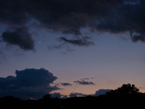 sunset venus massachusetts luna photoaday cloudysky westspringfield sicklemoon ahobblingaday thestormbrokeup