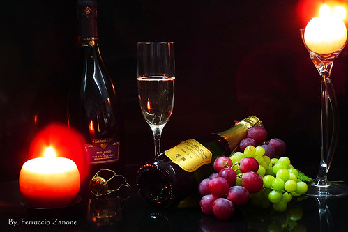 cup bottle candle wine bubbles serenity grapes intimate uva candela caravaggio sparkling vino prosecco bollicine bottiglia spumante intimità calice serenita valdobiadene