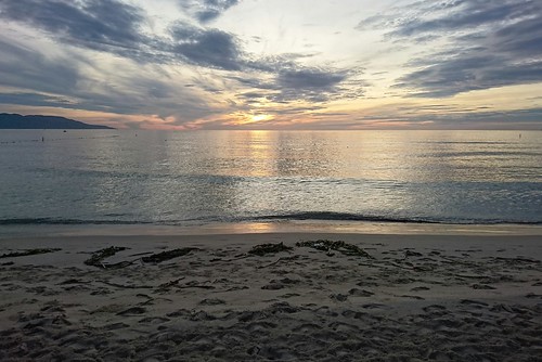 beach sunrise vietnam danang