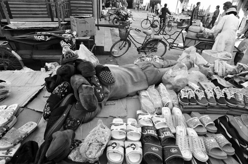 travel sleeping people bw white black film blackwhite luca shoes market sleep pb bn e bianco nero slippers cina analogic golmud marella marellaluca