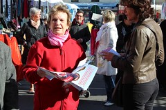 1er avril 2012 - Christine Neracoulis au marché de Sannois
