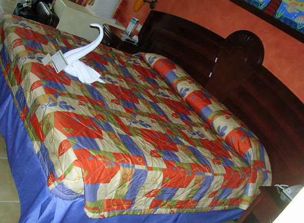 hotel-bed cancun resort all-inclusive