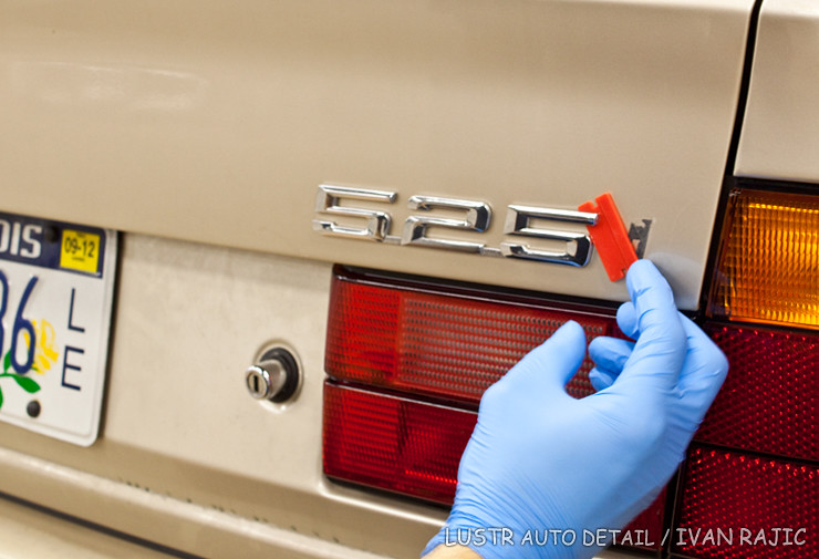 Using a plastic razor blade to remove 95 BMW 525i badge