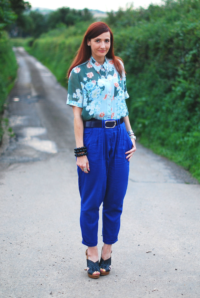 Vintage patterned blouse, loose blue trousers