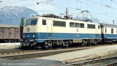 electric train austria österreich eisenbahn railway zug db passengertrain wörgl br111 1110063