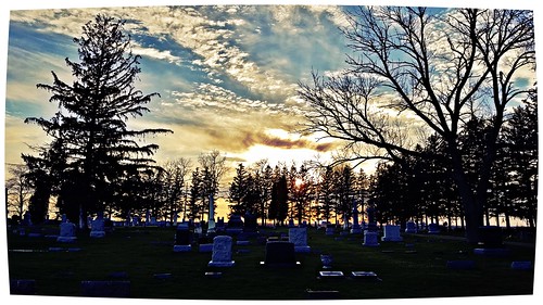 sunset sky monument cemetery grave graveyard clouds illinois dusk headstone memorialday worldwar1 lindenwood ralynhill