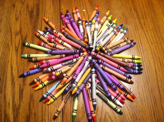 100 colorful crayons