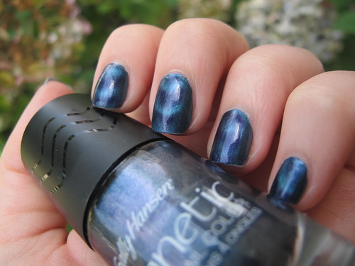 Review: Sally Hansen Magnetic Nail Color - living after midnite