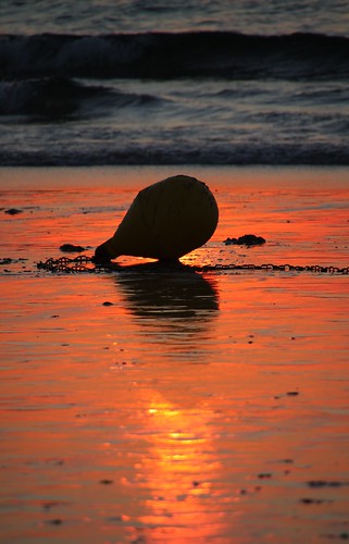 sunset sea france beach canon geotagged 22 bretagne zee breizh frankrijk bzh cotesdarmor 50d buoyant brittanyfrance concordians jacquescorneille capfréhel