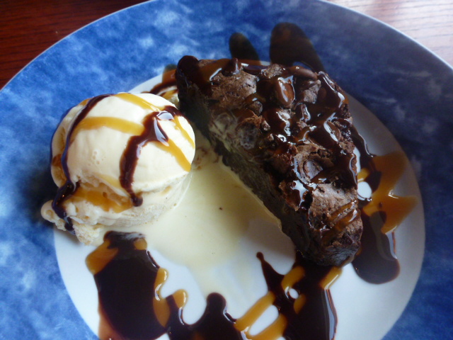 Chocolate Brownie with vanilla ice cream - oh my buhay