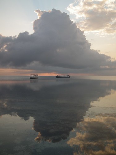 ocean cloud reflection sunrise still kenya calm mombasa bamburi