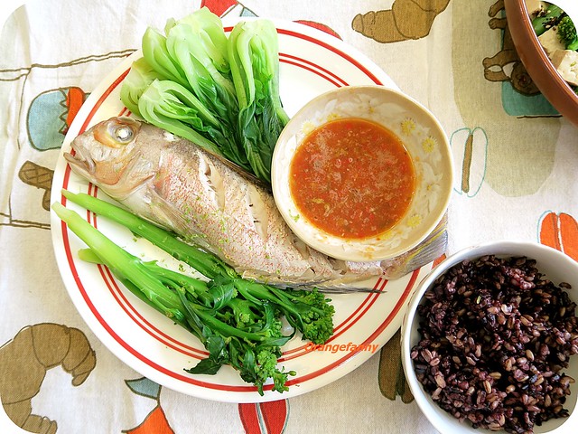 160521 亞洲風味蒸魚配紫米、綠蔬與辣椒醬-01