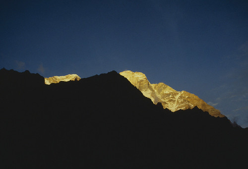 sunset india mountains expedition 35mm geotagged dusk peak slide scanned summit 1978 himalaya ektachrome fujica brownuniversity nandadevi garhwal innersanctuary uttarakhand st801 nandadevibiospherereserve nandadevisanctuary buhe sarsonpatal