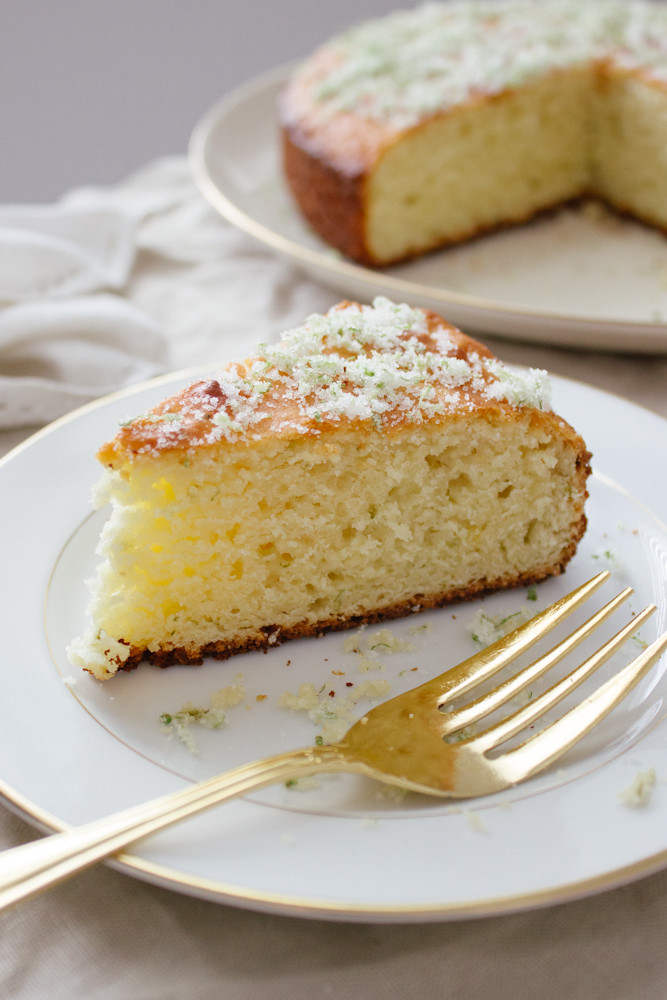 Olive oil, yoghurt and lime cake