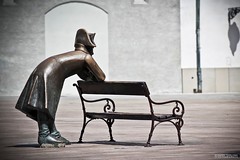 The Leaning Benchman