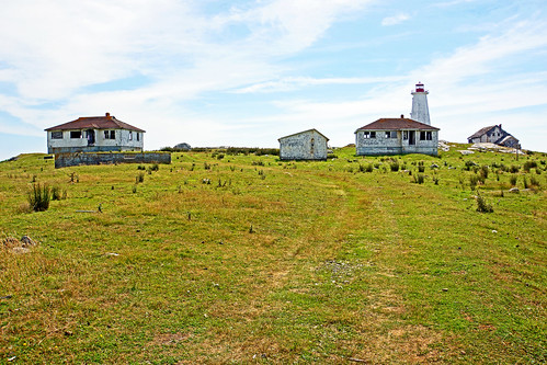 houses red lighthouse canada station rock buildings concrete island harbour sony free weathered lantern dennis jarvis loyalist carvings shelburne iamcanadian mcnutts freepicture dennisjarvis archer10 dennisgjarvis nex7 18200diiiivc caperoseway