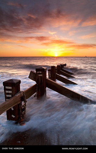 sunrise waves northsea groynes spurnpoint ef24105f4l canoneos5dmkii