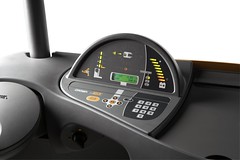 Il pratico display del sistema di controllo Access 1 2 3® Crown consente agli operatori di regolare i parametri delle prestazioni del carrello elevatore direttamente, oltre a leggere i dati di servizio