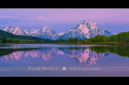 morning trees light usa cloud mountain lake snow mountains color reflection tree ice water colors clouds canon reflections landscape dawn reflecting mirror landscapes nationalpark pond mood colours view unitedstates bend wide atmosphere filter valley lee snakeriver wyoming mountmoran teton tetons filters picturesque grandteton meijer henk oxbow oxbowbend floydian leefilters canoneos1dsmarkiii henkmeijer