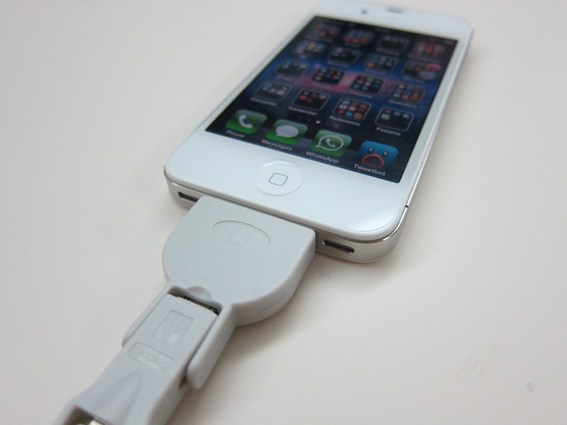 Innergie Magic Cable - 3-in-1 Retractable USB Cable - With iPhone
