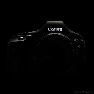 Canon EOS-1D X Self-made Wallpaper (2) - 2048x2048 high contrast ver. [1 : 1]