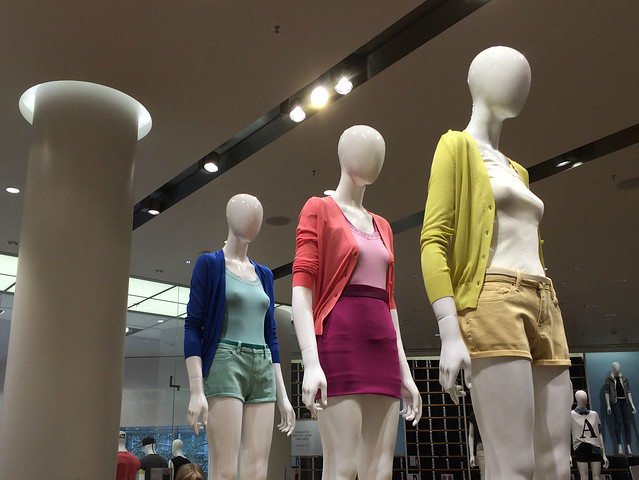 Berlin Uniqlo flagship store opening_women mannequins in colorful summer wear