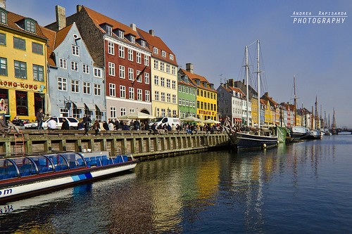 travel sea sky colors clouds port copenhagen fun denmark boats nyhavn photo nikon holidays nuvole mare harbour ngc location barche porto cielo scandinavia polarizer oldtown danmark colori vacations grandangolo channel nationalgeographic copenaghen danimarca canali vele nohdr wideangleview vertorama d7000 tokina1116mmf28 oldcolouredhouses