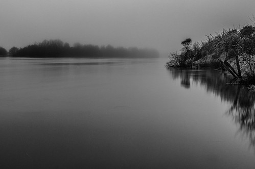 longexposure morning newzealand blackandwhite monochrome fog sunrise river franklin lowlight nikon moody auckland filter waikato northisland sep2 waikatoriver 1024mm d7000 lee06gnd