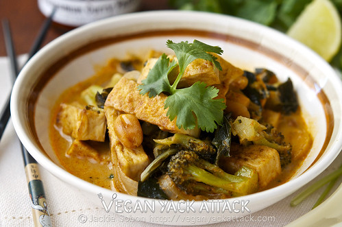 A warm and flavorful Crispy Tofu Thai Curry that is still light and perfect for summer! Serve with cooked brown rice for an even more satiating meal.