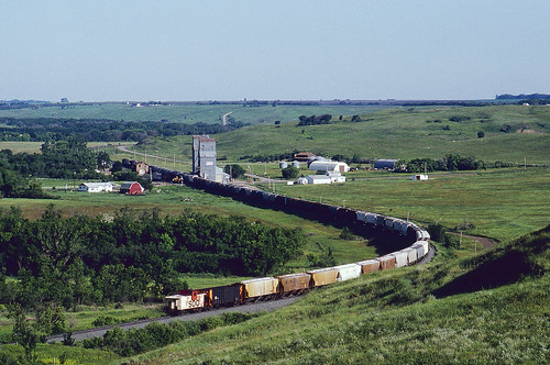 train grain caboose northdakota sooline grainelevator graintrain valleycitynd soolinecaboose