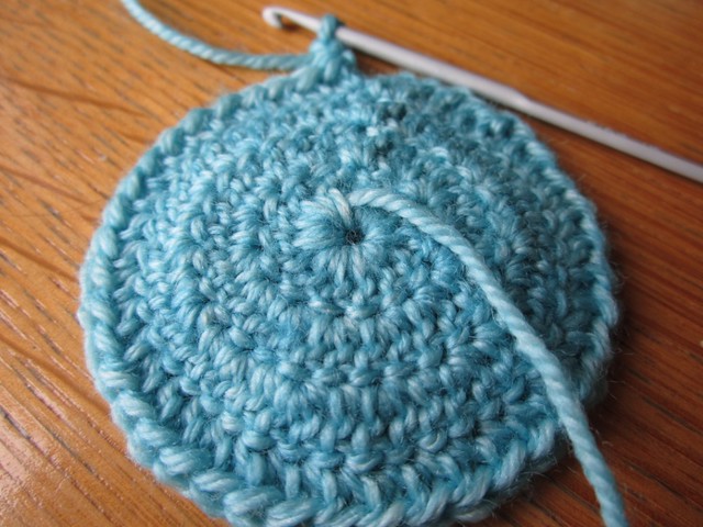 crochet tape measure cases tutorial (14)