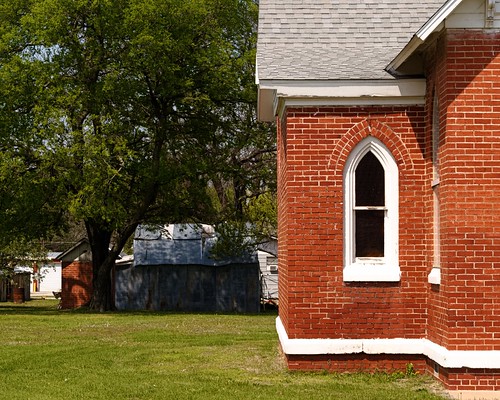 brick oklahoma church window lawn backlawn tyro tyrounitedmethodistchurch