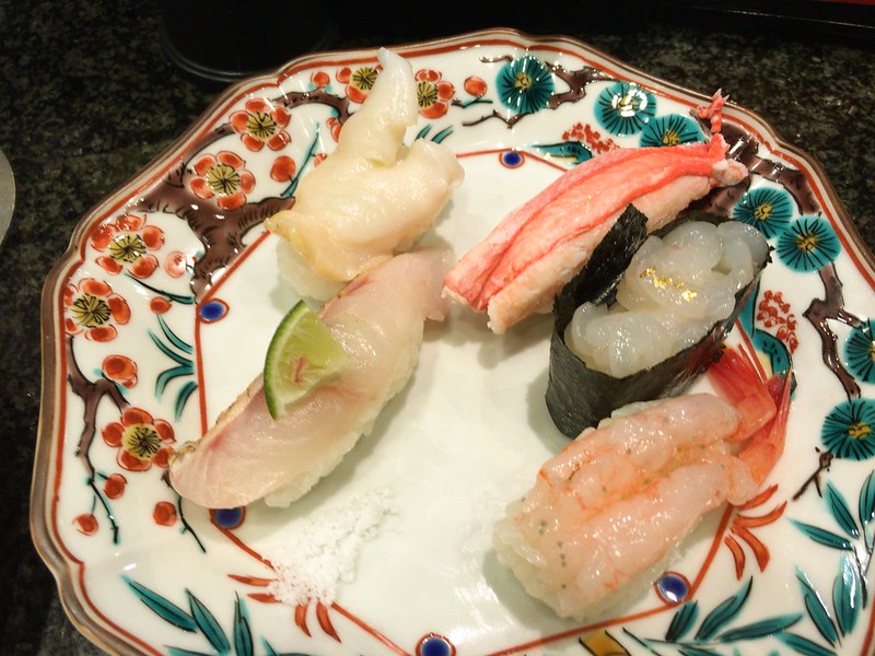 まいもん寿司加賀百万石握り(ばい貝、ずわい蟹、白海老、のど黒、甘海老)