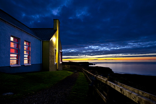ireland sunset sea house window evening bay hostel twilight ni whitepark ulster antrim causewaycoast hini