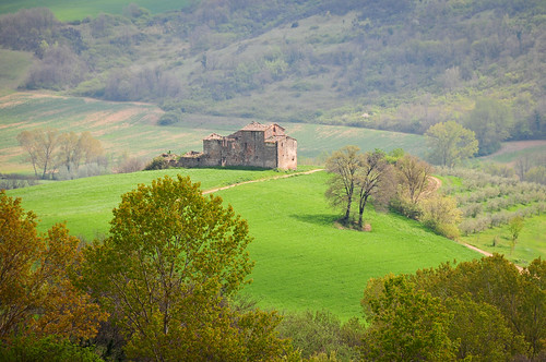 italy green farmhouse italia umbria
