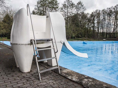 2016 deutschland germany schwimmbad swimming pool freibad waldbad bad düben rutsche slide elefant elephant