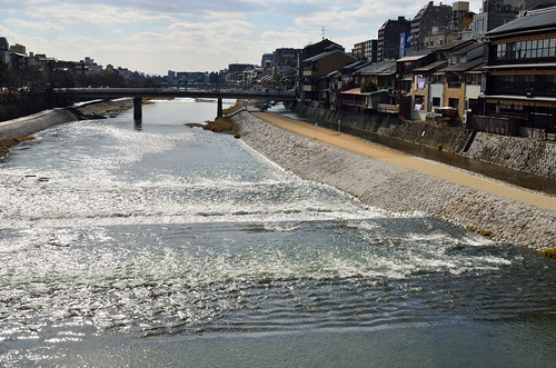 四条大橋から鴨川下流を望む　京都四条
