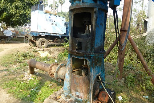 A huge pump by the banks of the falgu