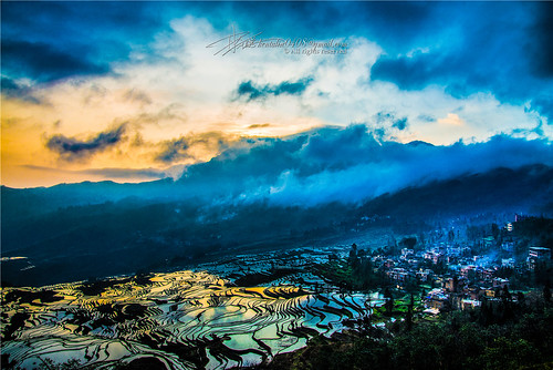 china cloud sun mountain color colour reflection nature sunshine sunrise landscape nikon exterior view natural cloudy chinese stunning land 中国 yunnan interest chine yuanyang 云南 元阳 2015 d600 coloris qiconglin