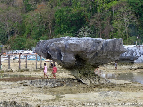 One of the rocks in Yaposan Beach I passed by while going back to town of El Nido, Palawan