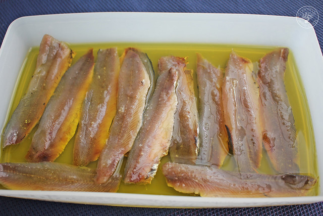 Tostas Salmorejo, sardinas marinadas y caviar de aove www.cocinandoentreolivos.com (14)