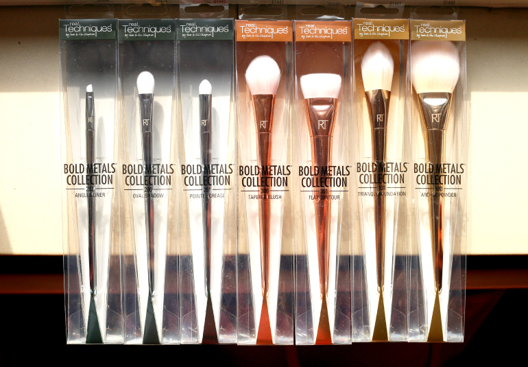 Real Techniques Bold Metals Collection Brushes, real techniques bold metals, real techniques bold metals collection, real techniques bold metals nederland, real techniques bold metals review, real techniques arched powder bruhs, real techniques triangle foundation brush, real techniques oval shadow brush, real techniques pointed crease brush, real techniques angled liner brush, real techniques tapered blush brush, real techniques flat contour brush, real techniques verkooppunten
