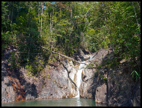 Tone Pariwat Waterfall
