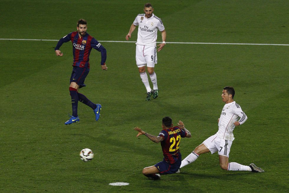 150322_ESP_Barcelona_v_Real_Madrid_2_1_POR_Cridtiano_Ronaldo_scores
