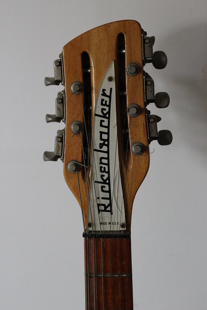 Photo：14. Rickenbacker c. 1966 450-12 Mapleglo (12 cordas) By ligia g. diniz