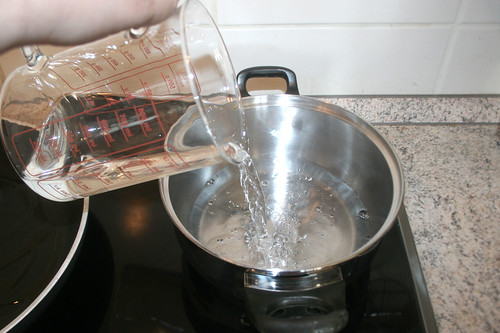 27 - Wasser für Reis aufsetzen / Put on water for rice