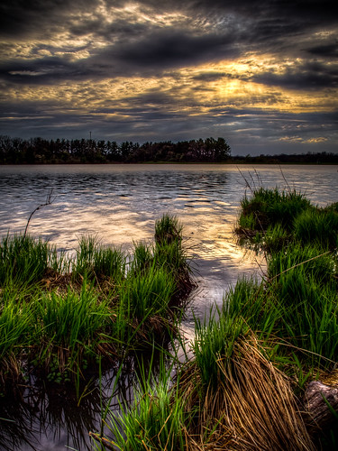 park cloud sun lake nature water grass wisconsin clouds spring state stormy shore marsh hdr beckman greencounty tonemapped cadizsprings
