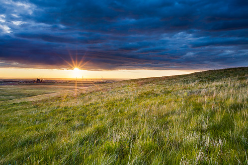 morning storm clouds sunrise golden colorado unitedstates sunburst prairie grasslands plainview jeffersoncountyopenspace