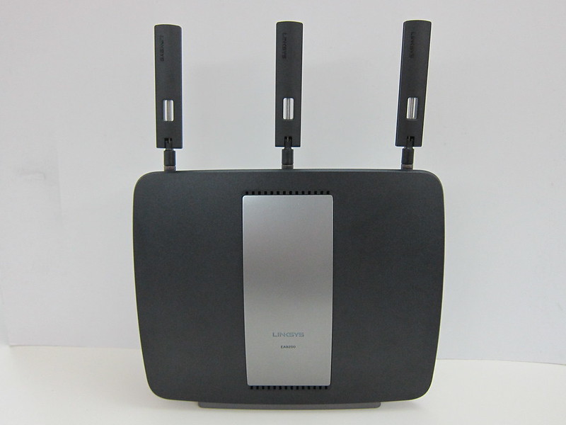 Linksys EA9200 - With Antennas Front