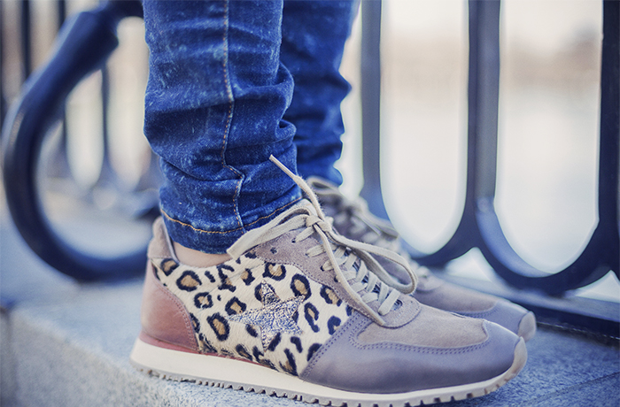 street style barbara crespo hake leopard sneakers scarf el retiro outfit fashion blogger blog de moda